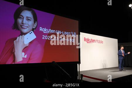 Tokyo, Japon. 13th mai 2022. Le nouveau président japonais de Rakuten Mobile, Shunsuke Yazawa, annonce les nouveaux services de Rakuten Mobile au siège social de la société à Tokyo le vendredi 13 mai 2022. Rakuten Mobile a annoncé le nouveau plan de remise sur son réseau mobile, l'utilisation mensuelle de données jusqu'à 3GB sera de 980 yens pour la redevance à partir de juillet 1. Credit: Yoshio Tsunoda/AFLO/Alay Live News Banque D'Images