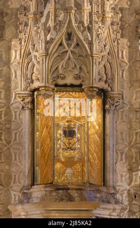 VALENCE, ESPAGNE - 14 FÉVRIER 2022 : le détail de l'autel gothique de la chapelle Sainte Chalice la cathédrale. Banque D'Images