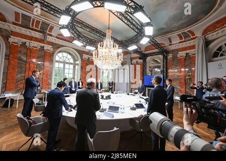 Stuttgart, Allemagne. 13th mai 2022. G7 ministres de l'agriculture rencontrent le ministre ukrainien de l'agriculture dans une salle de conférence au palais Hohenheim. Credit: Bernd Weißbrod/dpa/Alay Live News Banque D'Images