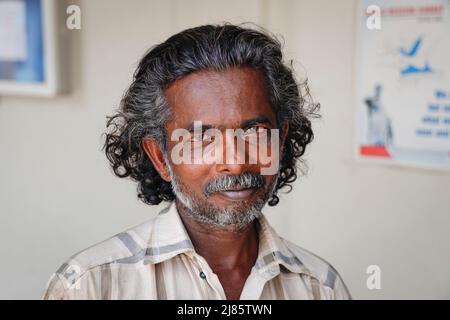 Portrait d'un homme adulte de taille moyenne à Tangassery, Thangassery, Kerala, Inde. Banque D'Images