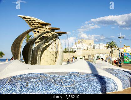 Fontaine ornementale au coucher du soleil de Peñiscola, Castellón, Espagne, Europe Banque D'Images