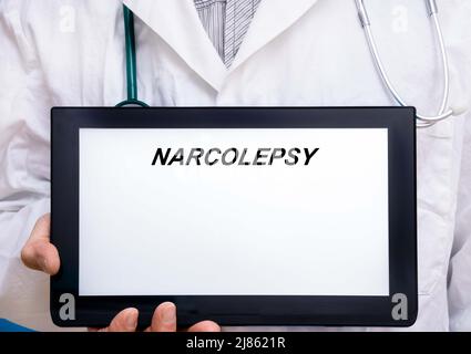 Narcolepsie. Médecin avec le texte de maladie rare ou orphelin sur l'écran de tablette narcolepsie Banque D'Images