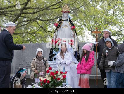 Les adultes et les enfants adorent l'événement couronnant le mois de mai au parc Corona de Flushing Meadows, sur le site du pavillon du Vatican, depuis l'exposition universelle de 1964. Banque D'Images