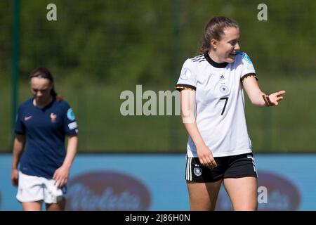 Zenica, Bosnie-Herzégovine, 12th mai 2022. Mara Alber, d'Allemagne, réagit lors du championnat 2022 semi-finale de l'UEFA féminin des moins de 17 ans entre l'Allemagne U17 et la France U17 au centre d'entraînement de football FF BH à Zenica, en Bosnie-Herzégovine. 12 mai 2022. Crédit : Nikola Krstic/Alay Banque D'Images