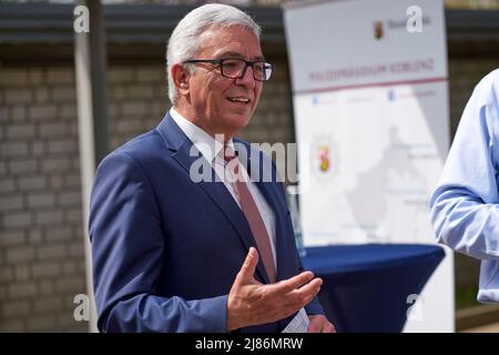 Bad Neuenahr Ahrweiler, Allemagne. 13th mai 2022. Le ministre de l'intérieur de Rhénanie-Palatinat Roger Lewentz (SPD) prend la parole à l'occasion de la réouverture du poste de police de Bad Neuenahr-Ahrweiler. Credit: Sascha Ditscher/dpa/Alay Live News Banque D'Images