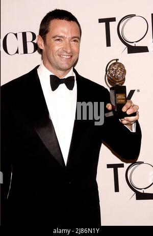 NEW YORK, NY- 10 JUIN : Hugh Jackman pose aux Tony Awards 66th, dans la salle de presse, tenue au Beacon Theatre, le 10 juin 2012, à New York. Crédit : Joseph Marzullo/MediaPunch Banque D'Images