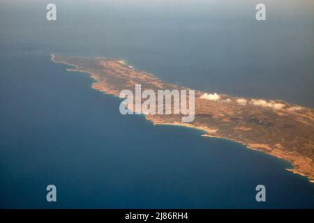 Vue aérienne sur la ville de Dipkarpaz sur la péninsule de Karpass à Chypre. Il est sous le contrôle de facto du nord de Chypre. Banque D'Images