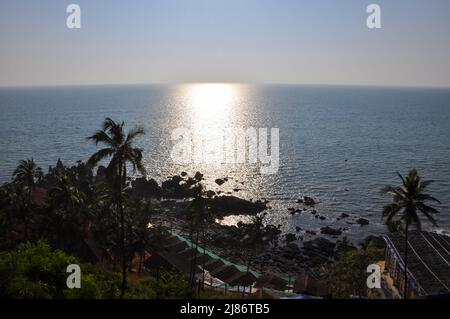 Plage tropicale et surface de mer à Arambol, Goa, Inde, janvier 2020 Banque D'Images