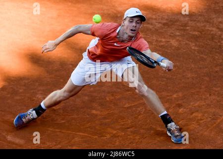 Rome, Italie. 13th mai 2022. Denis Shapovalov, du Canada, revient à Casper Ruud, de Norvège, au cours de leur match de 8 au tournoi de tennis Internazionali BNL d'Italia à Foro Italico, à Rome, en Italie, le 13th mai 2022. Photo Antonietta Baldassarre/Insidefoto Credit: Insidefoto srl/Alay Live News Banque D'Images