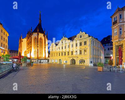 Allemagne Bavière route romantique. Wurzburg. La Chapelle Marienkapelle Maria et la Maison Falcon Banque D'Images
