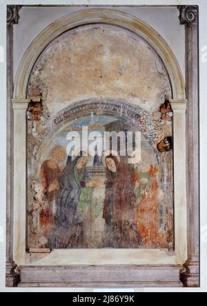 Visitazione - affresco - pittore toscano della prima metà del XVI secolo - San Quirico d’Orcia (si) ,Italia,chiesa di S. Francesco Banque D'Images