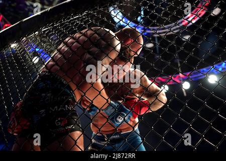 Lee Chadwick (à droite) contre Maciej Rozanski lors de leur combat Middleweights à la SSE Arena de Londres. Date de la photo: Vendredi 13 mai 2022. Banque D'Images