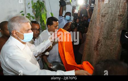 Colombo, Sri Lanka. 12th mai 2022. Nomination de Ranil Wickremesinghe au poste de Premier Ministre de Sri Lanka en 26th le 12/5/2022, après avoir assisté à des cérémonies religieuses. Il a été premier ministre 6 fois auparavant. Au Sri Lanka, le Premier ministre Daru Wickremasinghe a été mentionné 6 fois comme le premier Premier ministre au monde. (Photo de Hirantha Withanage/Pacific Press) crédit: Pacific Press Media production Corp./Alay Live News Banque D'Images