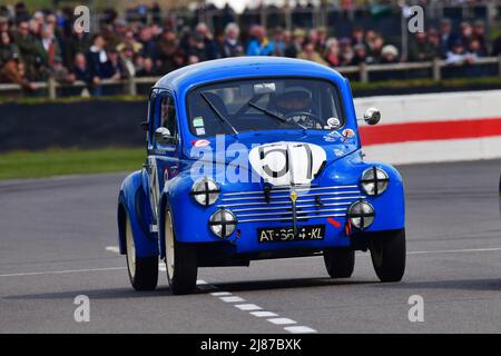 MENA Pierre-Brice, Renault 4CV, Sowith Cup, c'était une course de vingt minutes pour des véhicules d'un type qui a concouru jusqu'à 1956, il a présenté un considérablement Banque D'Images