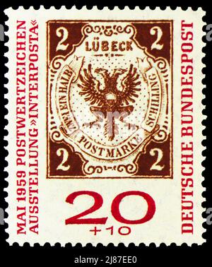 MOSCOU, RUSSIE - 10 AVRIL 2022: Timbre-poste imprimé en Allemagne montre exposition de timbres INTERPOSTA, 2nd issue, Interposta '59 International Stamp Exh Banque D'Images