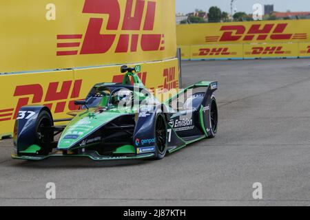 Allemagne, Berlin, 13 mai 2022. Nick Cassidy au Shakedown. Le championnat officiel 'Championnat ABB FIA Formule E 2021/22' se compose de 16 courses, qui se tiennent dans 10 villes différentes dans le monde. Le Shell recharge Berlin E-Prix 2022 est le 14th et 15th mai 2022 avec une double course à Berlin. La série de courses électriques 2021/2022 aura lieu à l'ancien aéroport de Tempelhof. Banque D'Images