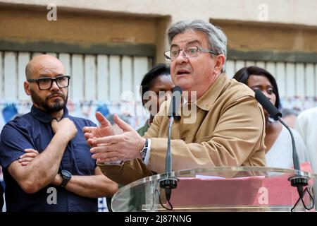 Marseille, France. 12th mai 2022. Jean-Luc Mélenchon parle sur scène lors de son annonce politique. Le député Jean-Luc Mélenchon qui a annoncé sa non-candidature et le nom de son remplaçant, Manuel Bompard, qui cherchera le mandat à sa place aux élections législatives françaises. Les élections législatives françaises auront lieu les 12 et 19 juin 2022. Crédit : SOPA Images Limited/Alamy Live News Banque D'Images