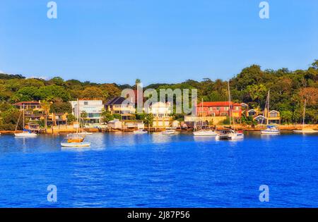 La riche banlieue est de Sydney, sur le front de mer du port, depuis le ferry pour passagers - luxe style de vie et propriétés immobilières en Australie. Banque D'Images