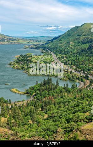 L'Interstate 84 retrace la gorge du fleuve Columbia, Oregon, États-Unis Banque D'Images