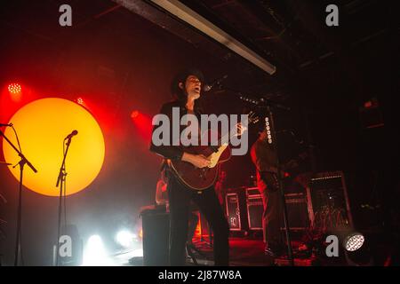 13 mai 2022 : le chanteur-compositeur-interprète et guitariste anglais James Bay présente un spectacle complet au Leadmill à Sheffield, lors de la dernière nuit de sa tournée au Royaume-Uni en 2022. La tournée se produit avant la sortie de son album studio de 3rd â€˜Leapâ€™ en juillet. Le Leadmill est toujours menacé de se fermer alors que des milliers de personnes signent une pétition pour sauver le lieu emblématique. Arctic Monkeys, Richard Hawley, Jarvis Cocker et amenez-moi les Oli Sykes de l'Horizonâ€™s sont parmi les artistes de Sheffield qui ont parlé en soutien au lieu (Credit image: © Myles Wright/ZUMA Press Wire) Banque D'Images