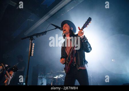13 mai 2022 : le chanteur-compositeur-interprète et guitariste anglais James Bay présente un spectacle complet au Leadmill à Sheffield, lors de la dernière nuit de sa tournée au Royaume-Uni en 2022. La tournée se produit avant la sortie de son album studio de 3rd â€˜Leapâ€™ en juillet. Le Leadmill est toujours menacé de se fermer alors que des milliers de personnes signent une pétition pour sauver le lieu emblématique. Arctic Monkeys, Richard Hawley, Jarvis Cocker et amenez-moi les Oli Sykes de l'Horizonâ€™s sont parmi les artistes de Sheffield qui ont parlé en soutien au lieu (Credit image: © Myles Wright/ZUMA Press Wire) Banque D'Images
