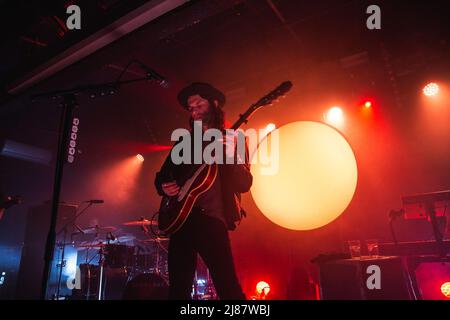 13 mai 2022 : le chanteur-compositeur-interprète et guitariste anglais James Bay présente un spectacle complet au Leadmill à Sheffield, lors de la dernière nuit de sa tournée au Royaume-Uni en 2022. La tournée se produit avant la sortie de son album studio de 3rd â€˜Leapâ€™ en juillet. Le Leadmill est toujours menacé de se fermer alors que des milliers de personnes signent une pétition pour sauver le lieu emblématique. Arctic Monkeys, Richard Hawley, Jarvis Cocker et amenez-moi les Oli Sykes de l'Horizonâ€™s sont parmi les artistes de Sheffield qui ont parlé en soutien au lieu (Credit image: © Myles Wright/ZUMA Press Wire) Banque D'Images