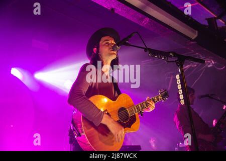 13 mai 2022 : le chanteur-compositeur-interprète et guitariste anglais James Bay présente un spectacle complet au Leadmill à Sheffield, lors de la dernière nuit de sa tournée au Royaume-Uni en 2022. La tournée se produit avant la sortie de son album studio de 3rd â€˜Leapâ€™ en juillet. Le Leadmill est toujours menacé de se fermer alors que des milliers de personnes signent une pétition pour sauver le lieu emblématique. Arctic Monkeys, Richard Hawley, Jarvis Cocker et amenez-moi les Oli Sykes de l'Horizonâ€™s sont parmi les artistes de Sheffield qui ont parlé en soutien au lieu (Credit image: © Myles Wright/ZUMA Press Wire) Banque D'Images