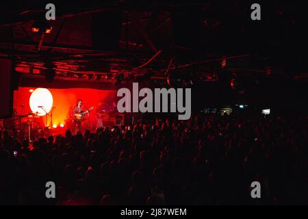 13 mai 2022 : le chanteur-compositeur-interprète et guitariste anglais James Bay présente un spectacle complet au Leadmill à Sheffield, lors de la dernière nuit de sa tournée au Royaume-Uni en 2022. La tournée se produit avant la sortie de son album studio de 3rd â€˜Leapâ€™ en juillet. Le Leadmill est toujours menacé de se fermer alors que des milliers de personnes signent une pétition pour sauver le lieu emblématique. Arctic Monkeys, Richard Hawley, Jarvis Cocker et amenez-moi les Oli Sykes de l'Horizonâ€™s sont parmi les artistes de Sheffield qui ont parlé en soutien au lieu (Credit image: © Myles Wright/ZUMA Press Wire) Banque D'Images