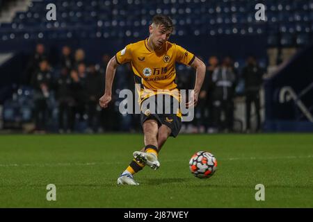 West Bromwich, Royaume-Uni. 13th mai 2022. Luke Cundle #39 de Wolverhampton Wanderers manque sa peine à West Bromwich, Royaume-Uni le 5/13/2022. (Photo de Gareth Evans/News Images/Sipa USA) Credit: SIPA USA/Alay Live News Banque D'Images