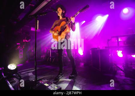 13 mai 2022 : le chanteur-compositeur-interprète et guitariste anglais James Bay présente un spectacle complet au Leadmill à Sheffield, lors de la dernière nuit de sa tournée au Royaume-Uni en 2022. La tournée se produit avant la sortie de son album studio de 3rd â€˜Leapâ€™ en juillet. Le Leadmill est toujours menacé de se fermer alors que des milliers de personnes signent une pétition pour sauver le lieu emblématique. Arctic Monkeys, Richard Hawley, Jarvis Cocker et amenez-moi les Oli Sykes de l'Horizonâ€™s sont parmi les artistes de Sheffield qui ont parlé en soutien au lieu (Credit image: © Myles Wright/ZUMA Press Wire) Banque D'Images