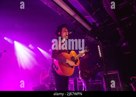 13 mai 2022 : le chanteur-compositeur-interprète et guitariste anglais James Bay présente un spectacle complet au Leadmill à Sheffield, lors de la dernière nuit de sa tournée au Royaume-Uni en 2022. La tournée se produit avant la sortie de son album studio de 3rd â€˜Leapâ€™ en juillet. Le Leadmill est toujours menacé de se fermer alors que des milliers de personnes signent une pétition pour sauver le lieu emblématique. Arctic Monkeys, Richard Hawley, Jarvis Cocker et amenez-moi les Oli Sykes de l'Horizonâ€™s sont parmi les artistes de Sheffield qui ont parlé en soutien au lieu (Credit image: © Myles Wright/ZUMA Press Wire) Banque D'Images