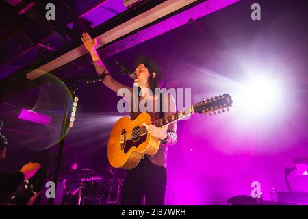 13 mai 2022 : le chanteur-compositeur-interprète et guitariste anglais James Bay présente un spectacle complet au Leadmill à Sheffield, lors de la dernière nuit de sa tournée au Royaume-Uni en 2022. La tournée se produit avant la sortie de son album studio de 3rd â€˜Leapâ€™ en juillet. Le Leadmill est toujours menacé de se fermer alors que des milliers de personnes signent une pétition pour sauver le lieu emblématique. Arctic Monkeys, Richard Hawley, Jarvis Cocker et amenez-moi les Oli Sykes de l'Horizonâ€™s sont parmi les artistes de Sheffield qui ont parlé en soutien au lieu (Credit image: © Myles Wright/ZUMA Press Wire) Banque D'Images