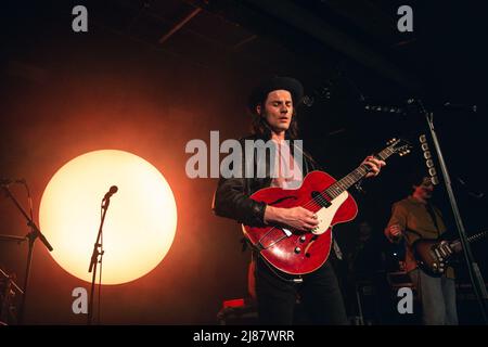 13 mai 2022 : le chanteur-compositeur-interprète et guitariste anglais James Bay présente un spectacle complet au Leadmill à Sheffield, lors de la dernière nuit de sa tournée au Royaume-Uni en 2022. La tournée se produit avant la sortie de son album studio de 3rd â€˜Leapâ€™ en juillet. Le Leadmill est toujours menacé de se fermer alors que des milliers de personnes signent une pétition pour sauver le lieu emblématique. Arctic Monkeys, Richard Hawley, Jarvis Cocker et amenez-moi les Oli Sykes de l'Horizonâ€™s sont parmi les artistes de Sheffield qui ont parlé en soutien au lieu (Credit image: © Myles Wright/ZUMA Press Wire) Banque D'Images