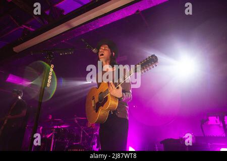 13 mai 2022 : le chanteur-compositeur-interprète et guitariste anglais James Bay présente un spectacle complet au Leadmill à Sheffield, lors de la dernière nuit de sa tournée au Royaume-Uni en 2022. La tournée se produit avant la sortie de son album studio de 3rd â€˜Leapâ€™ en juillet. Le Leadmill est toujours menacé de se fermer alors que des milliers de personnes signent une pétition pour sauver le lieu emblématique. Arctic Monkeys, Richard Hawley, Jarvis Cocker et amenez-moi les Oli Sykes de l'Horizonâ€™s sont parmi les artistes de Sheffield qui ont parlé en soutien au lieu (Credit image: © Myles Wright/ZUMA Press Wire) Banque D'Images