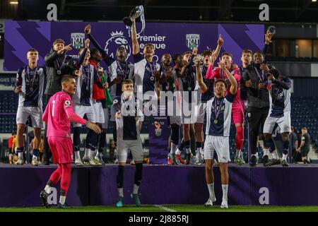 Les joueurs de West Bromwich Albion célèbrent la victoire de la PL Cup Banque D'Images