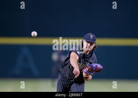 Arkansas, États-Unis. 13th mai 2022. 13 mai 2022: Nick Maldonado #29 le pichet Vanderbilt rentre chez lui avec un terrain. Vanderbilt a battu Arkansas 9-6 à Fayetteville, AR, Richey Miller/CSM crédit: CAL Sport Media/Alay Live News Banque D'Images