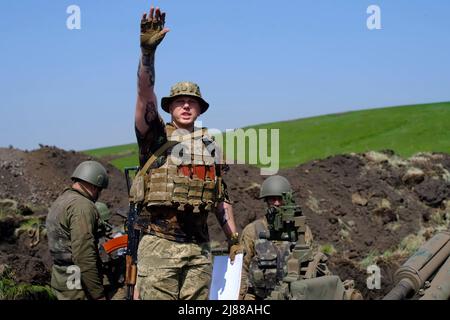 U. S. M777 Howitzers sont arrivés en Ukraine et sont en service sur les lignes de front fournissant des armes modernes à haut explosif qui peuvent livrer des rondes jusqu'à 35 miles en aval. Photo: Ukraine MOD Banque D'Images