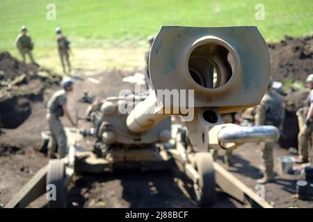 U. S. M777 Howitzers sont arrivés en Ukraine et sont en service sur les lignes de front fournissant des armes modernes à haut explosif qui peuvent livrer des rondes jusqu'à 35 miles en aval. Photo: Ukraine MOD Banque D'Images