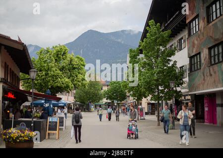 Garmisch Partenkirchen, Allemagne. 13th mai 2022. Zone piétonne. Garmisch-Partenkirchen est depuis des mois en préparation à la réunion de G7 du 13 mai 2022. La réunion de G7 aura lieu à Schloss Elmau, près de Garmisch-Patenkirchen, du 26 juin au 28 2022 juin. (Photo par Alexander Pohl/Sipa USA) crédit: SIPA USA/Alay Live News Banque D'Images
