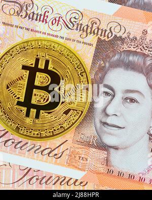 Bitcoin et un livre britannique, Royaume-Uni Banque D'Images
