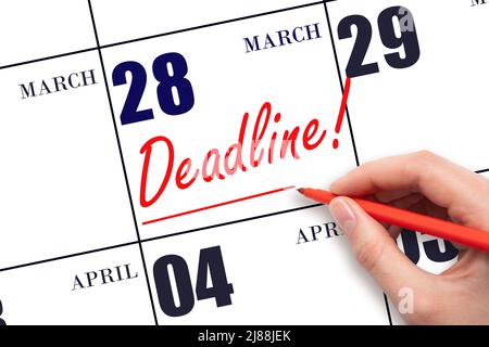 28th jour de mars. Dessiner à la main une ligne rouge et écrire le texte Date limite le 28 mars. Mot de date limite écrit sur le calendrier Printemps mois, jour Banque D'Images