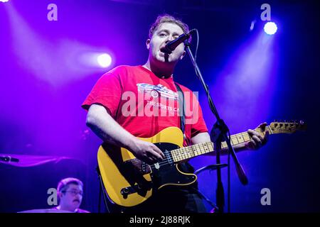 Milan Italie. 13 mai 2022. Le groupe de rock indépendant écossais VISTAS se produit en direct sur scène à fabrique pour ouvrir le spectacle des wombats. Banque D'Images