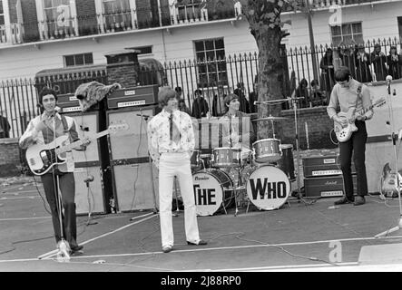 L'OMS enregistre pour une émission de télévision allemande sur le terrain du siège du Duc de York à Chelsea, Londres, novembre 1966. Photo : Tony Gale Banque D'Images
