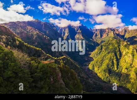 Vallée de la Ribeira da Metade et point de vue des Balcoes sur Madère, Portugal Banque D'Images