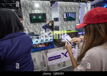 Bangkok, Thaïlande. 14th mai 2022. Le stand « Arekzon » au salon Thailand Crypto Expo 2022 au centre international de commerce et d'exposition de Bangkok (BITEC) le 14 mai 2022 à Bangkok, en Thaïlande. Crédit : SOPA Images Limited/Alamy Live News Banque D'Images