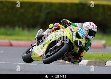 Portrush, Antrim, Irlande du Nord. 14th mai 2022. FonaCAB Nichols courses du Nord-Ouest 200; Pierre-Yves bian (MartiMotos Racing Kawasaki) dans la course SuperSport crédit: Action plus Sports/Alamy Live News Banque D'Images