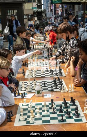 Tournoi d'échecs pour enfants à Bryant Park, New York, États-Unis 2020 Banque D'Images