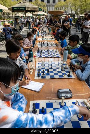 Tournoi d'échecs pour enfants à Bryant Park, New York, États-Unis 2020 Banque D'Images