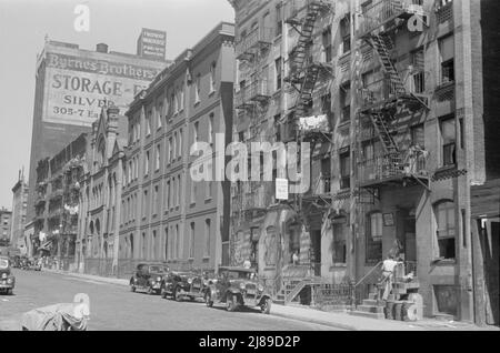 New York, New York. 61st rue entre 1st et 3rd avenues. Façades de maisons. Banque D'Images