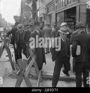 Armée du salut, San Francisco, Californie. Scène de rue comme l'armée a commencé à chanter. Banque D'Images